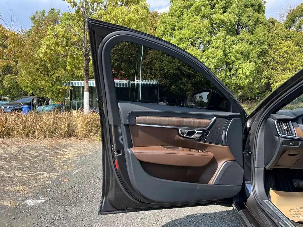 Volvo S90 — фото 17