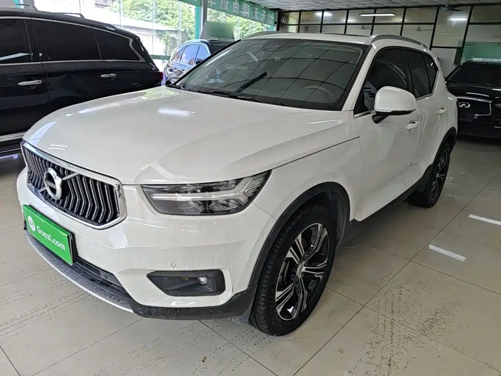 Volvo XC40 — фото 2