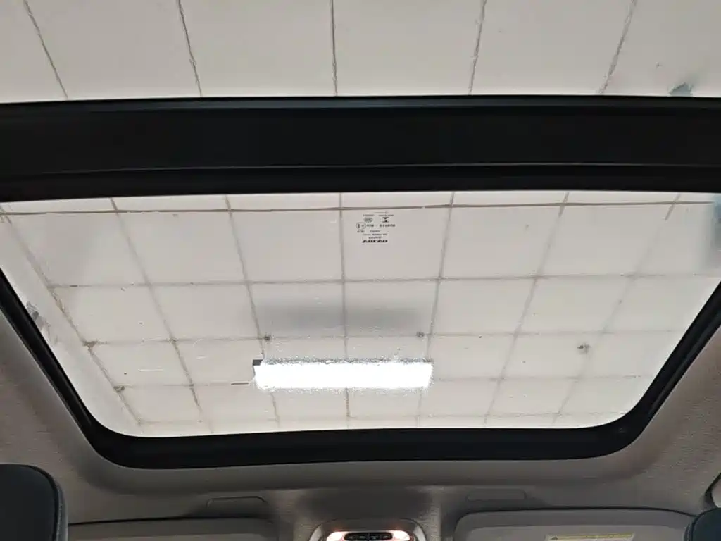 Volvo XC40 — фото 18