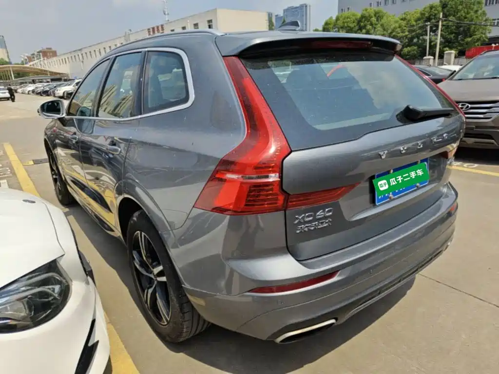 Volvo XC60 — фото 11