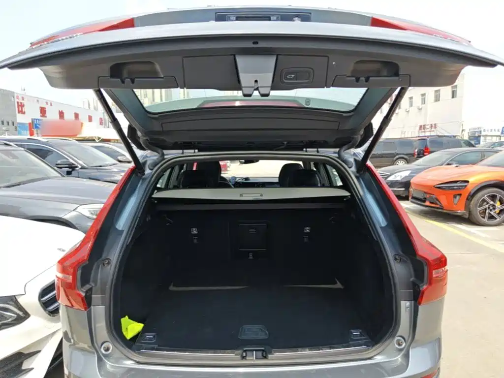 Volvo XC60 — фото 18