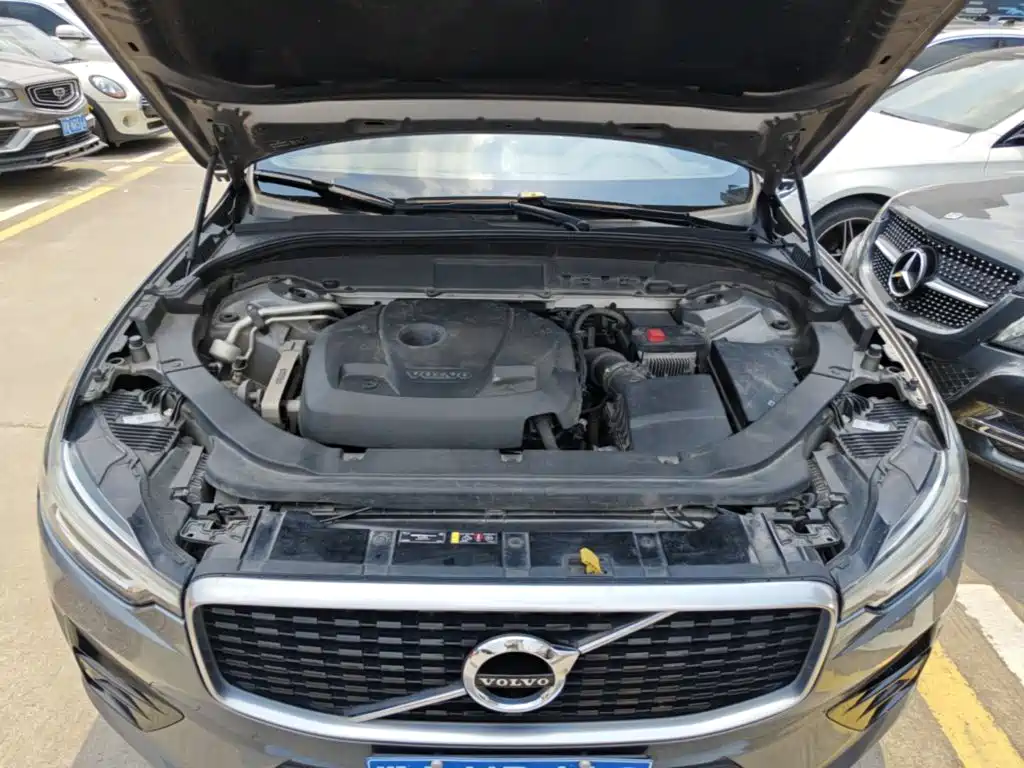 Volvo XC60 — фото 19