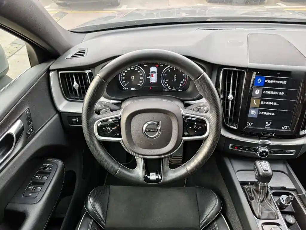 Volvo XC60 — фото 22