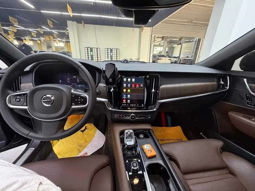 Volvo S90 — фото 9