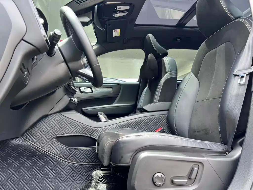 Volvo XC40 NEV — фото 13