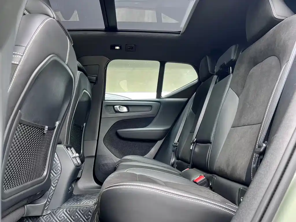 Volvo XC40 NEV — фото 14