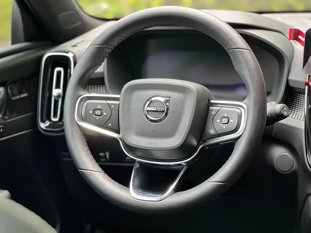 Volvo XC40 NEV — фото 17