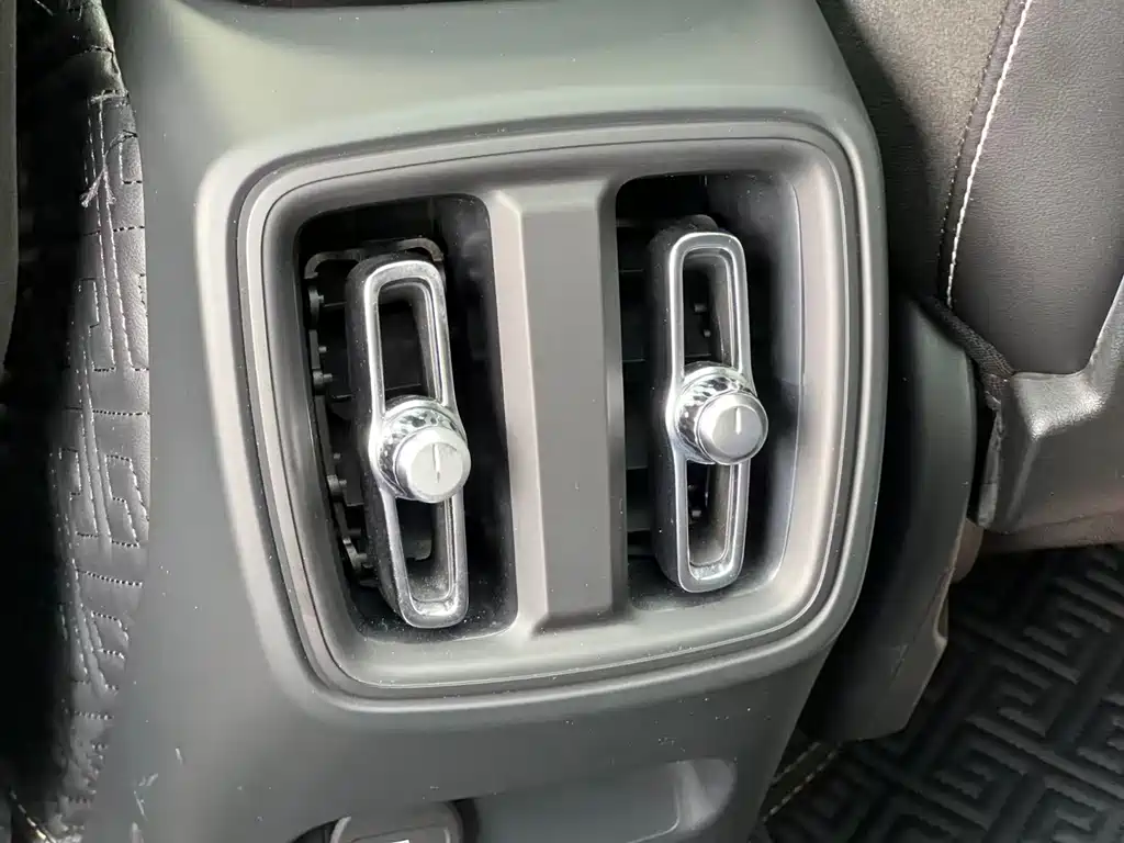 Volvo XC40 NEV — фото 20