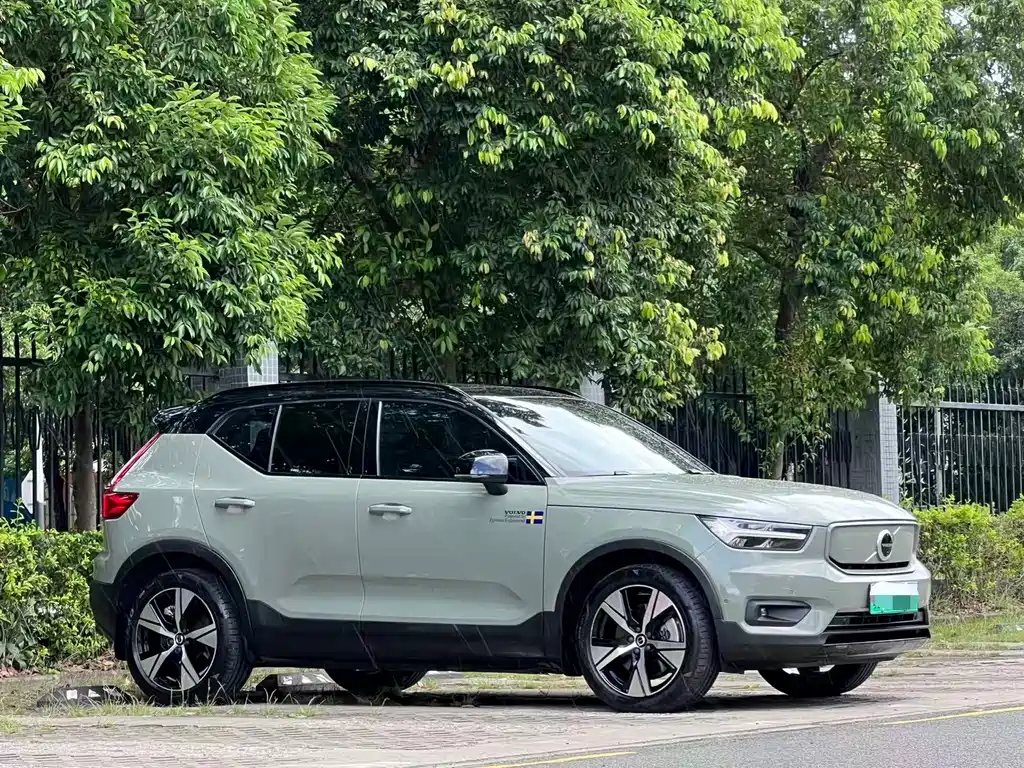 Volvo XC40 NEV — фото 3