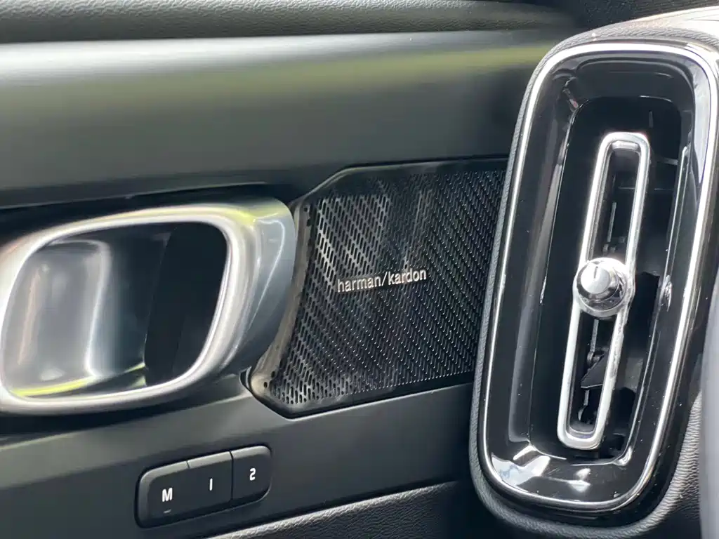 Volvo XC40 NEV — фото 21