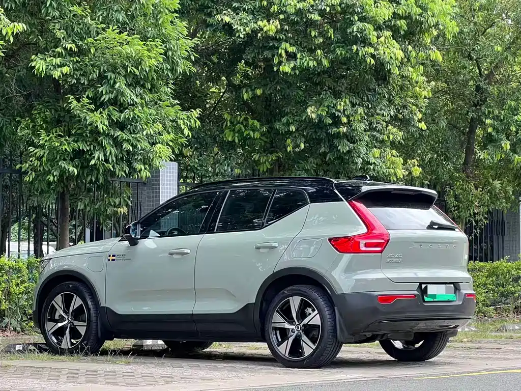 Volvo XC40 NEV — фото 4