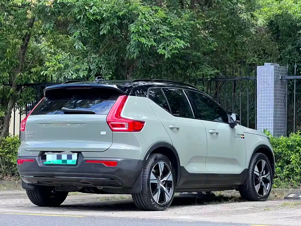 Volvo XC40 NEV — фото 6