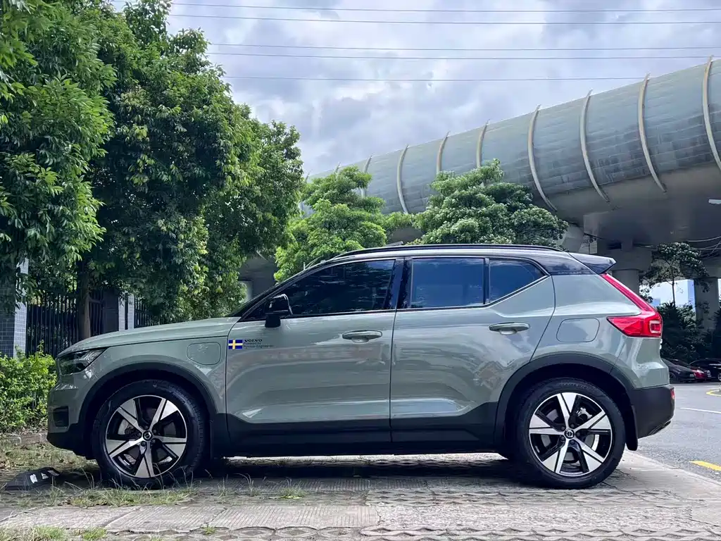 Volvo XC40 NEV — фото 7