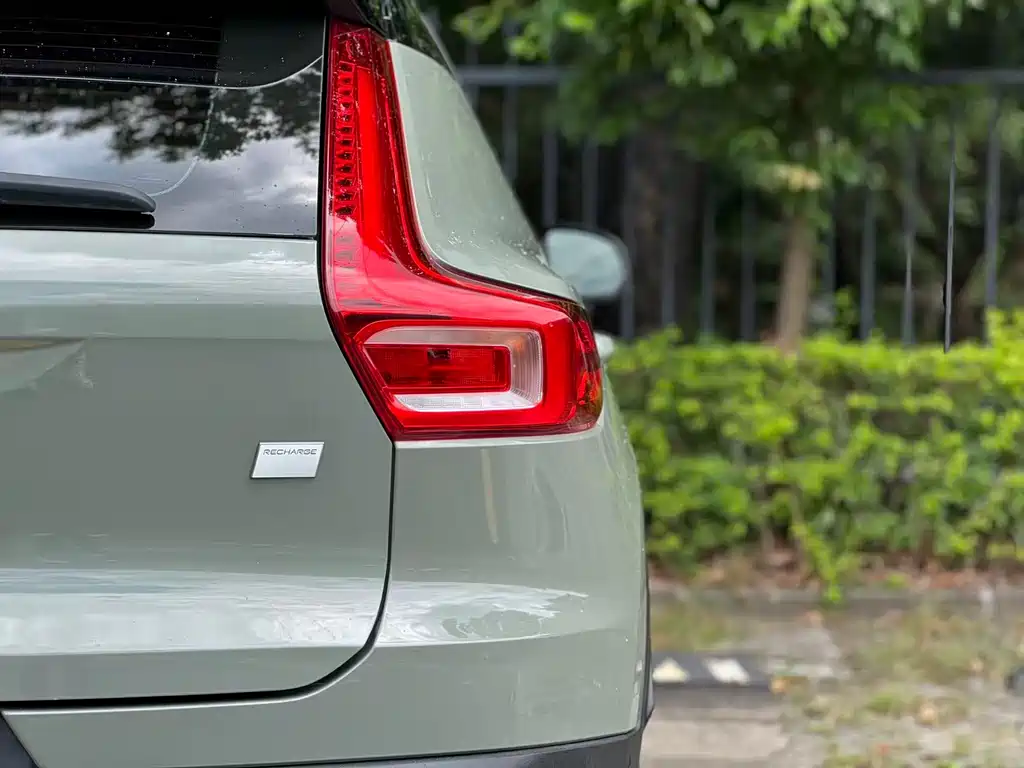Volvo XC40 NEV — фото 10