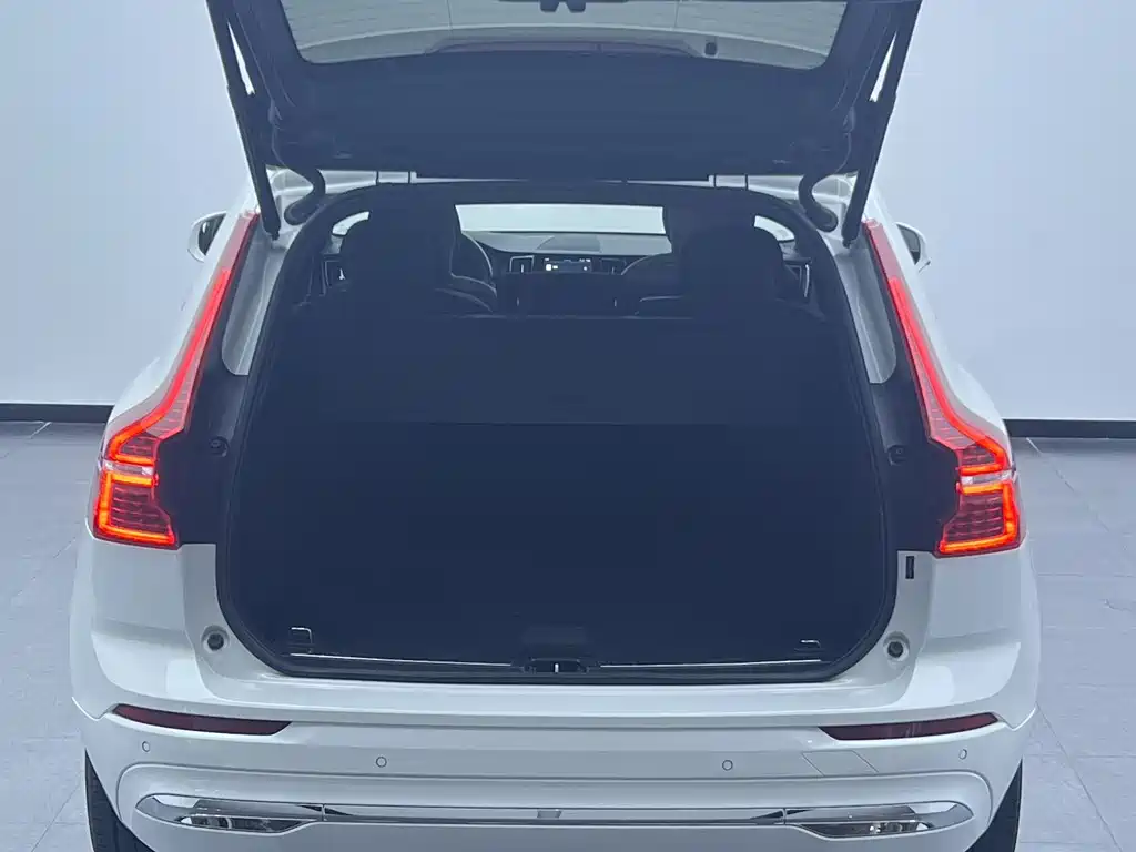 Volvo XC60 — фото 14