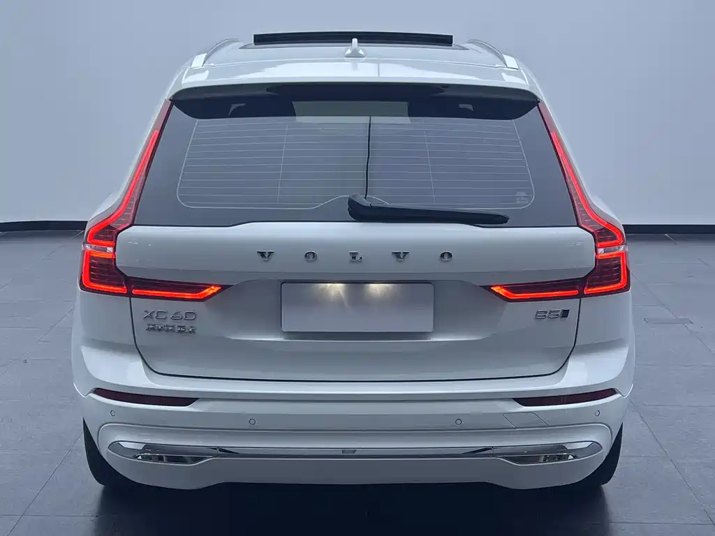 Volvo XC60 — фото 19