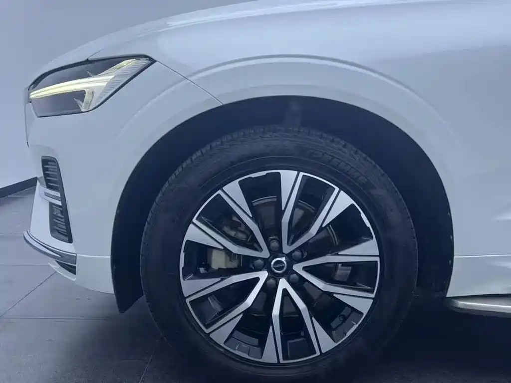 Volvo XC60 — фото 22
