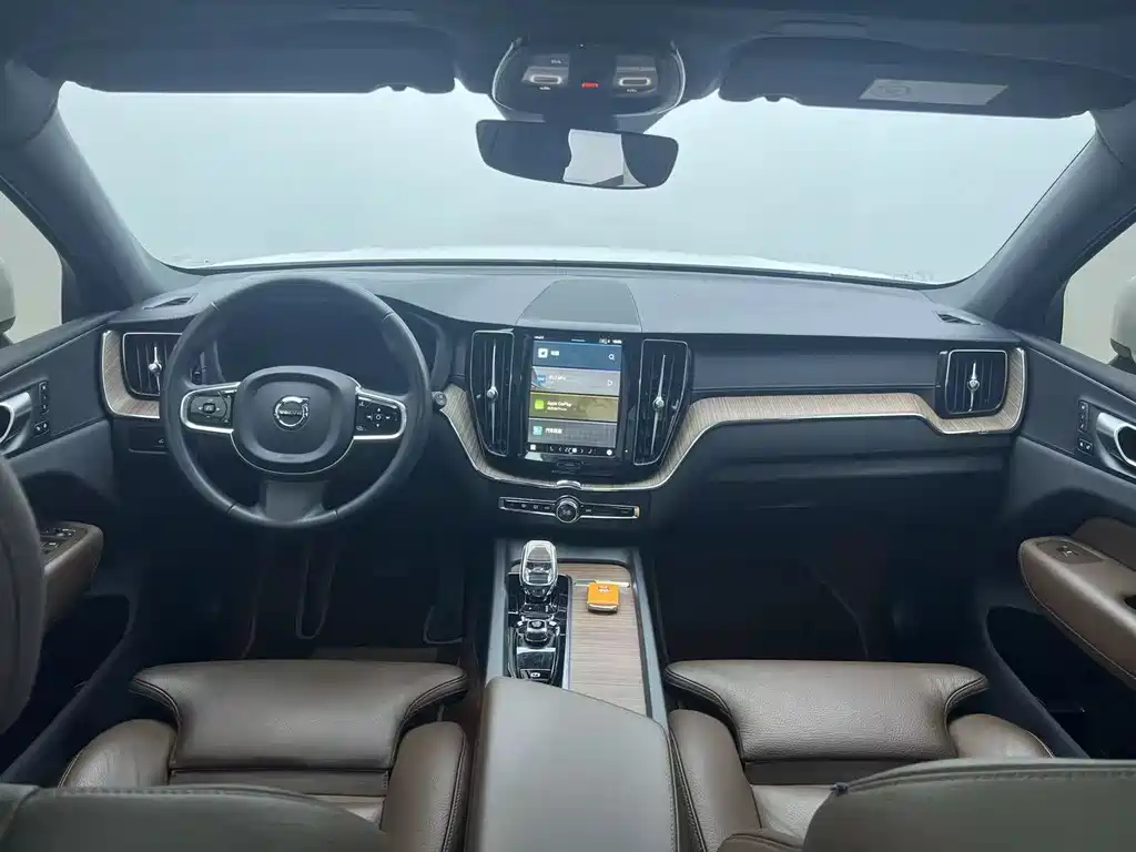 Volvo XC60 — фото 7