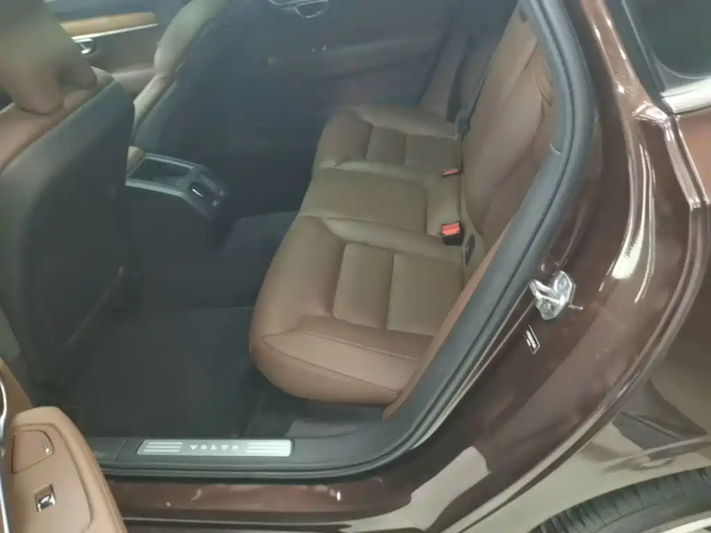 Volvo S90 — фото 17