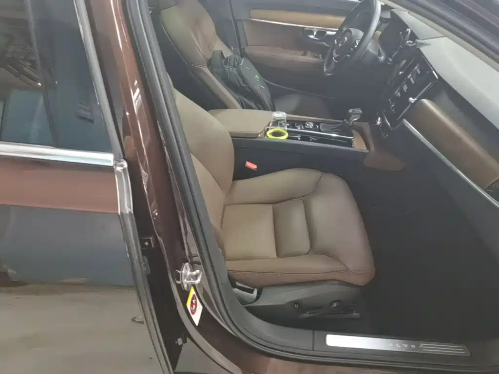Volvo S90 — фото 25
