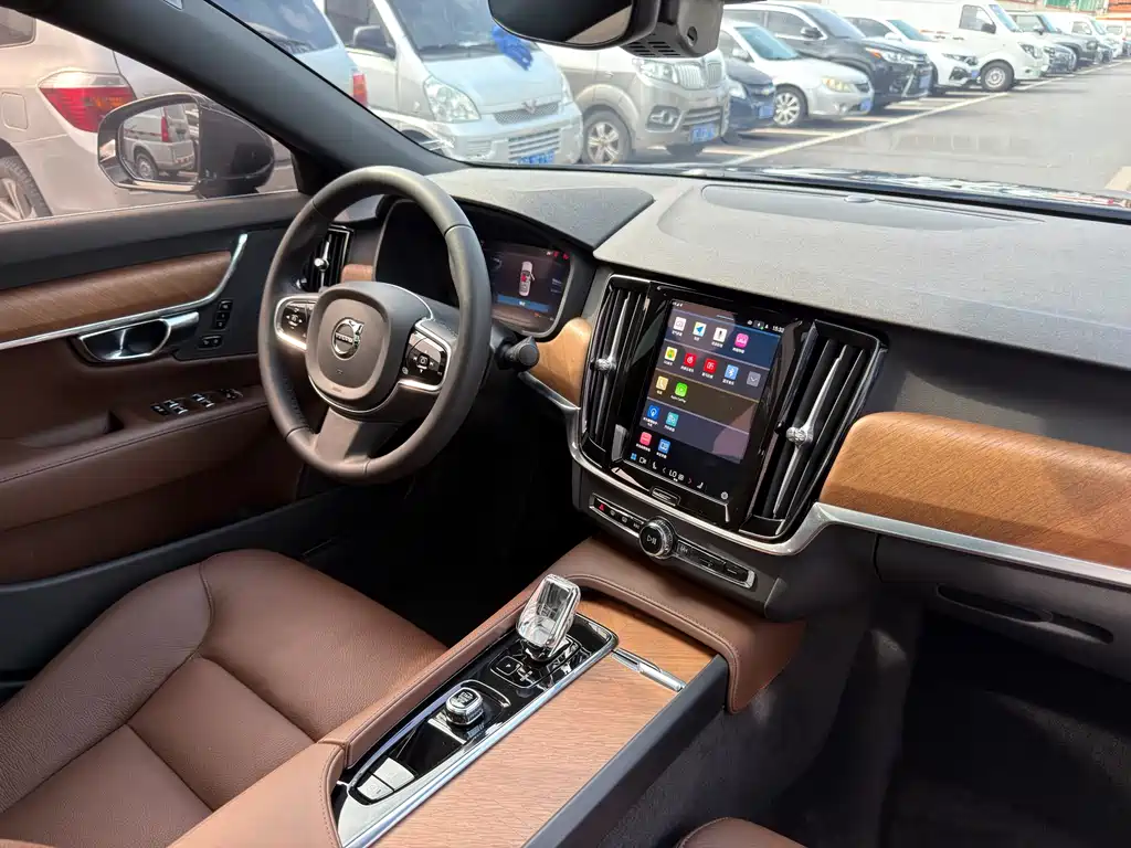 Volvo S90 — фото 11