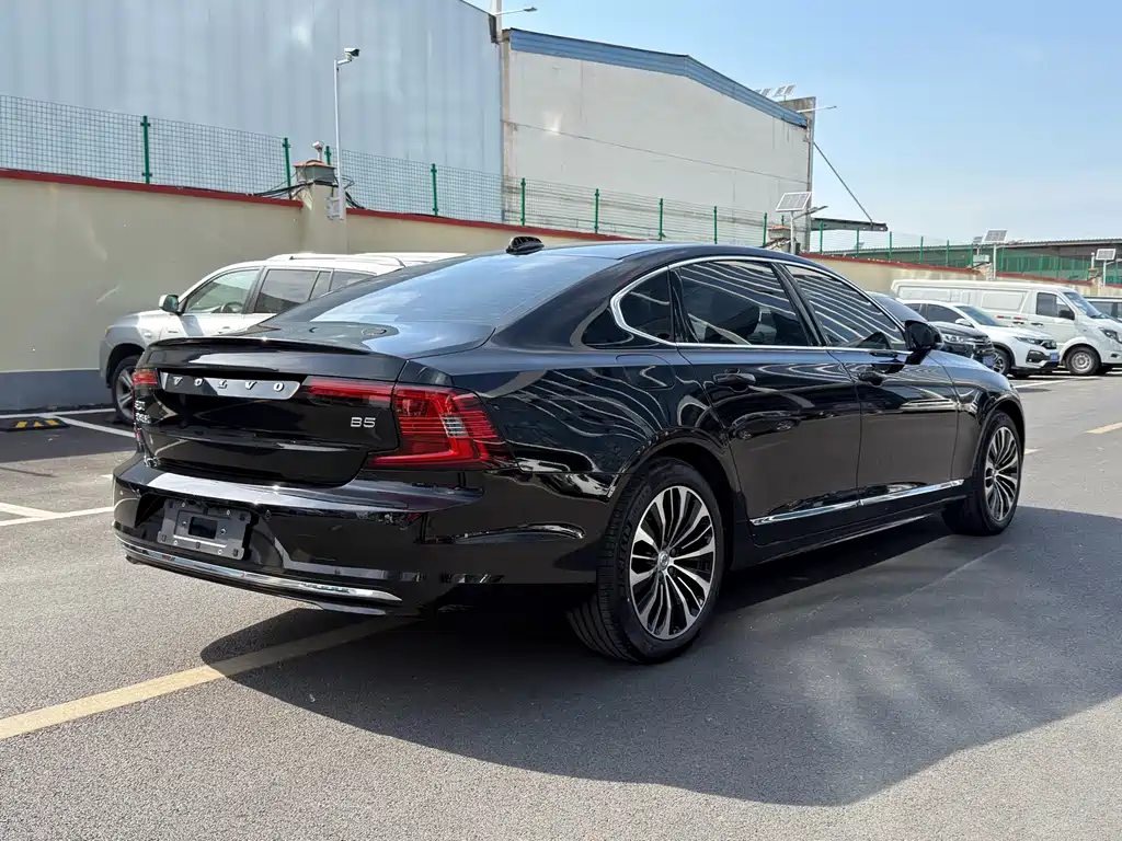 Volvo S90 — фото 13