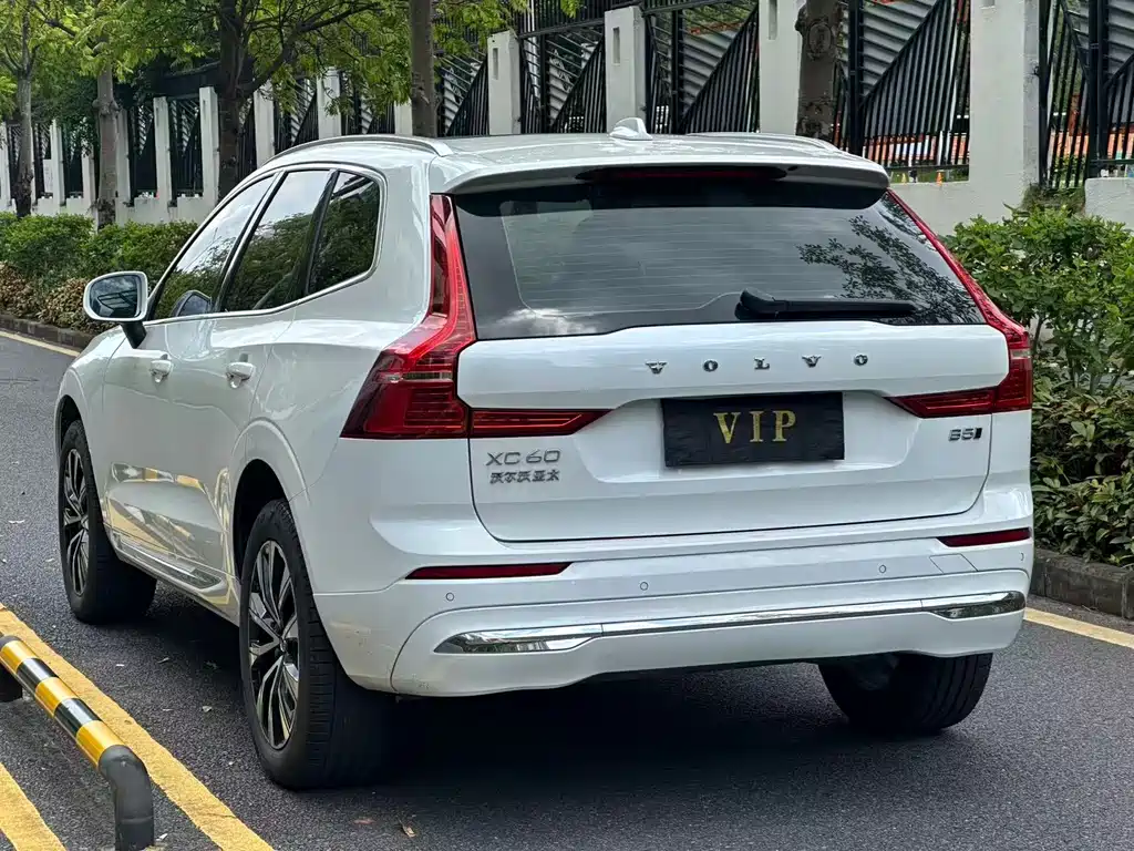Volvo XC60 — фото 9