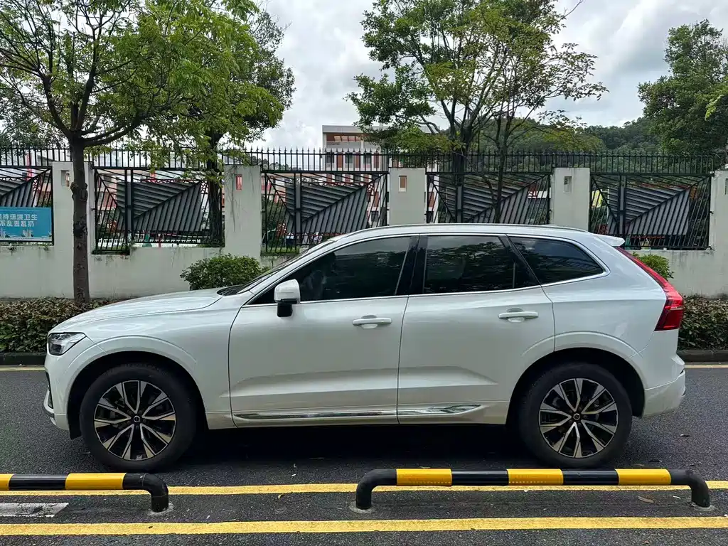 Volvo XC60 — фото 10