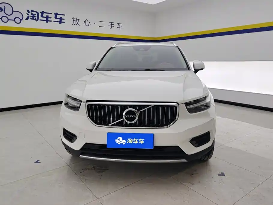 Volvo XC40 — фото 2
