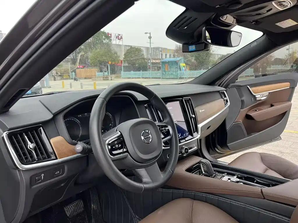 Volvo S90 — фото 11