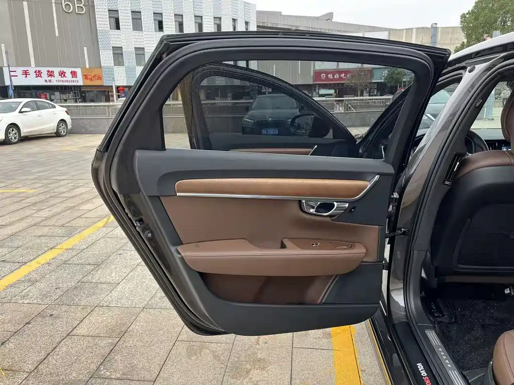 Volvo S90 — фото 14