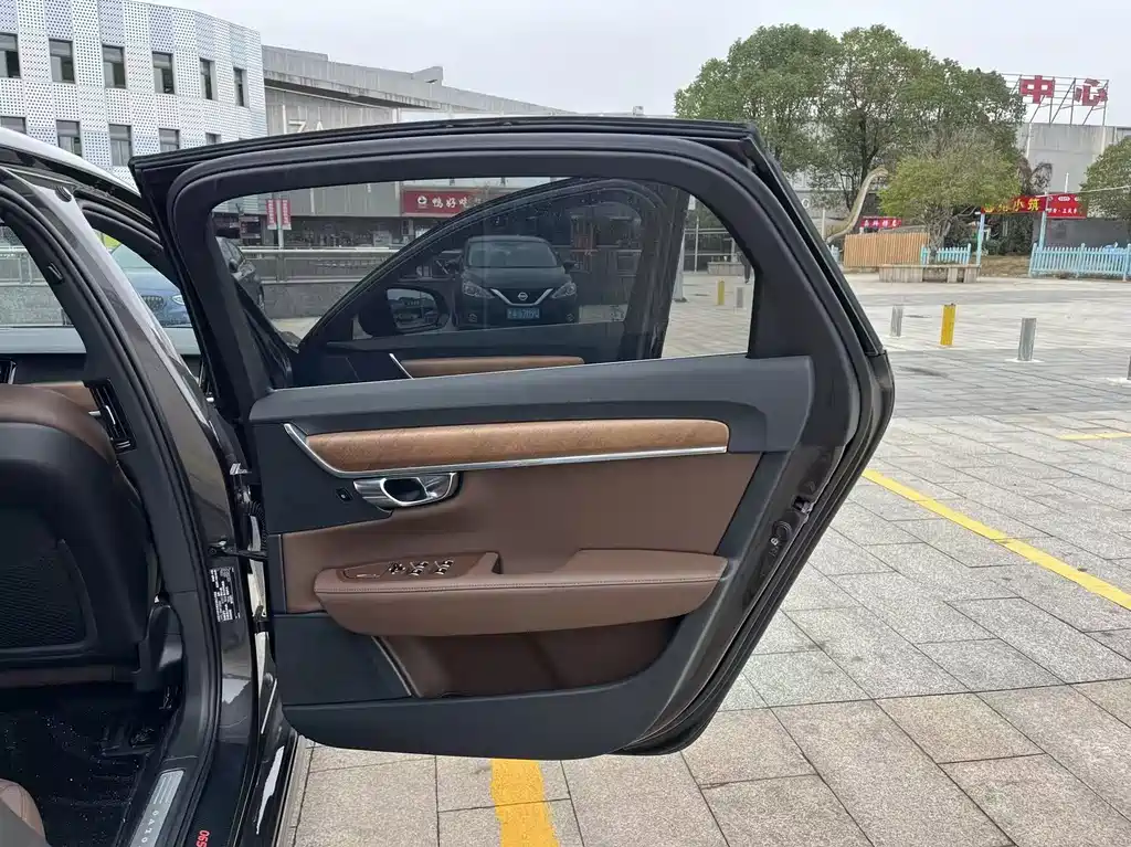 Volvo S90 — фото 19