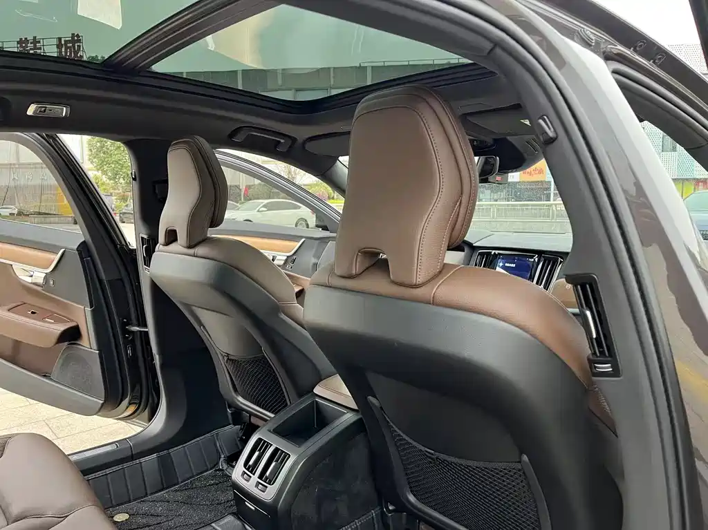 Volvo S90 — фото 20