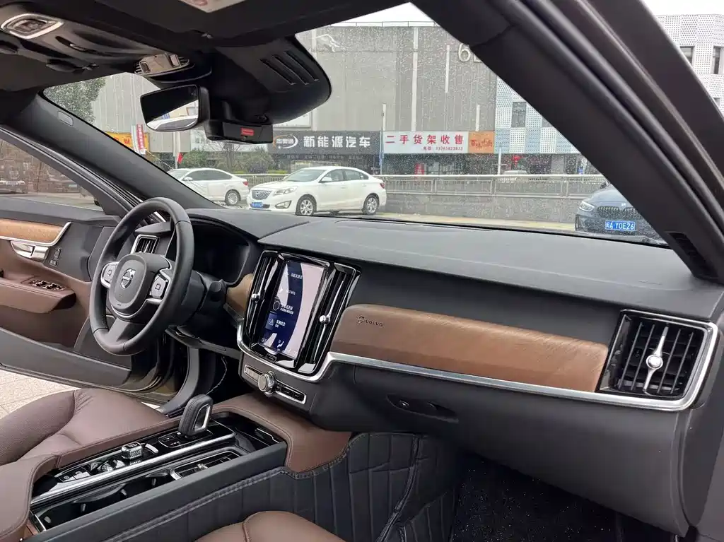 Volvo S90 — фото 28