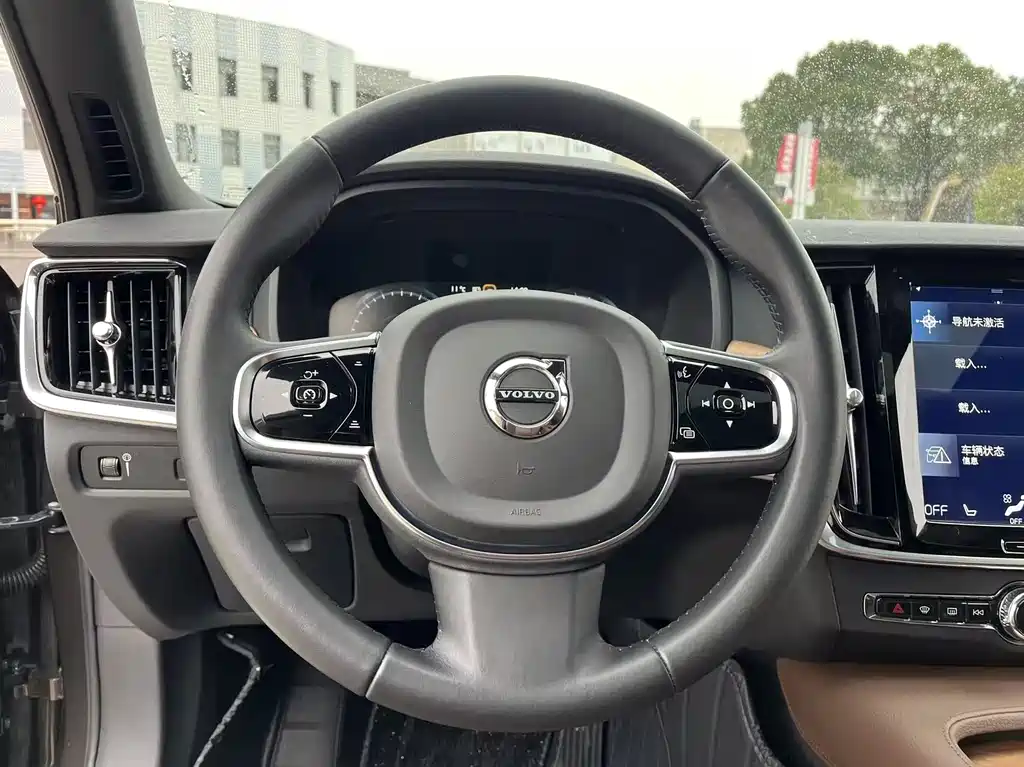Volvo S90 — фото 34