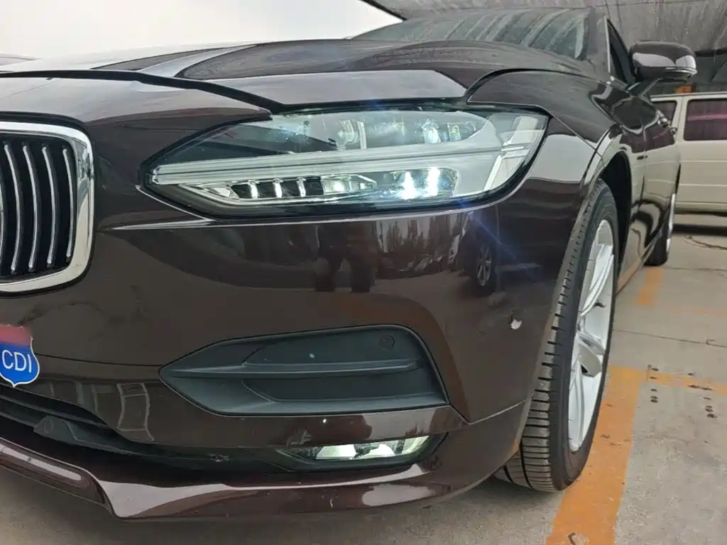 Volvo S90 — фото 24