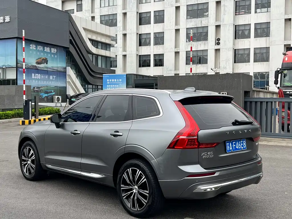 Volvo XC60 — фото 8