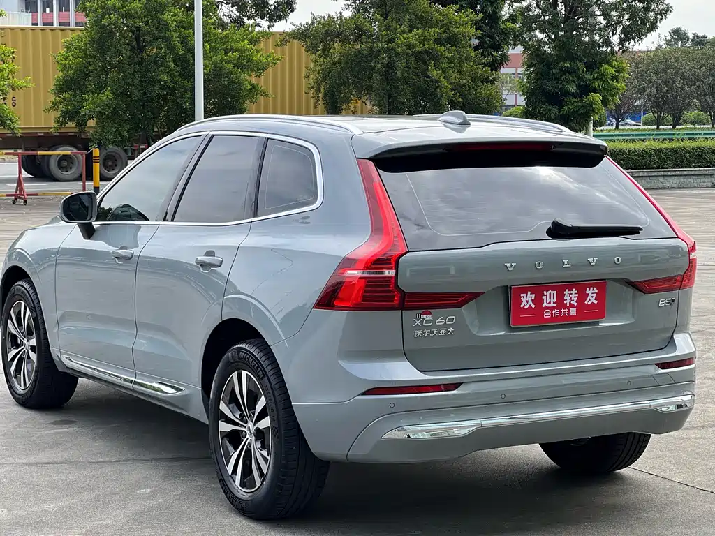 Volvo XC60 — фото 6