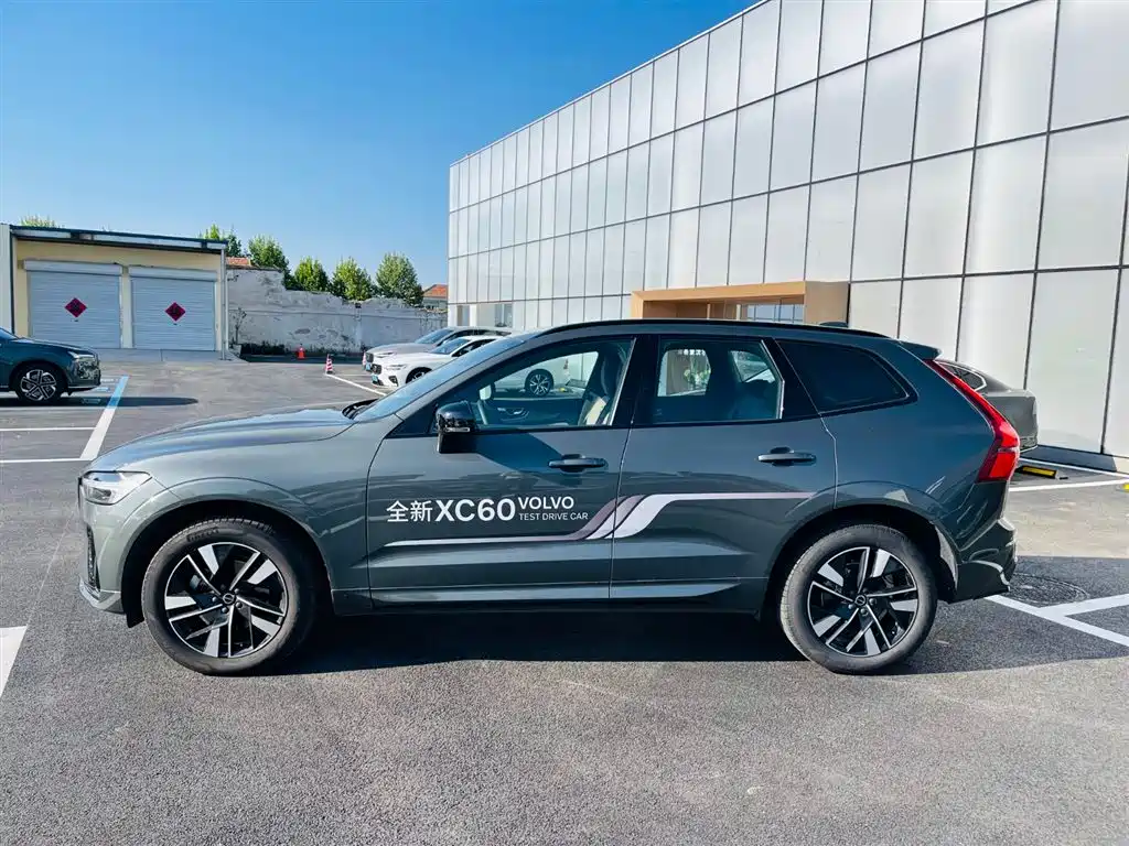 Volvo XC60 — фото 3