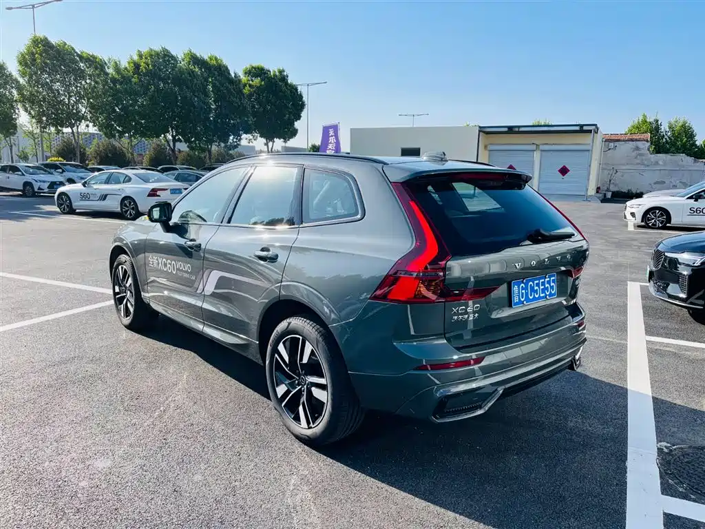 Volvo XC60 — фото 4