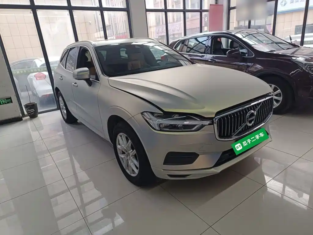 Volvo XC60 — фото 23