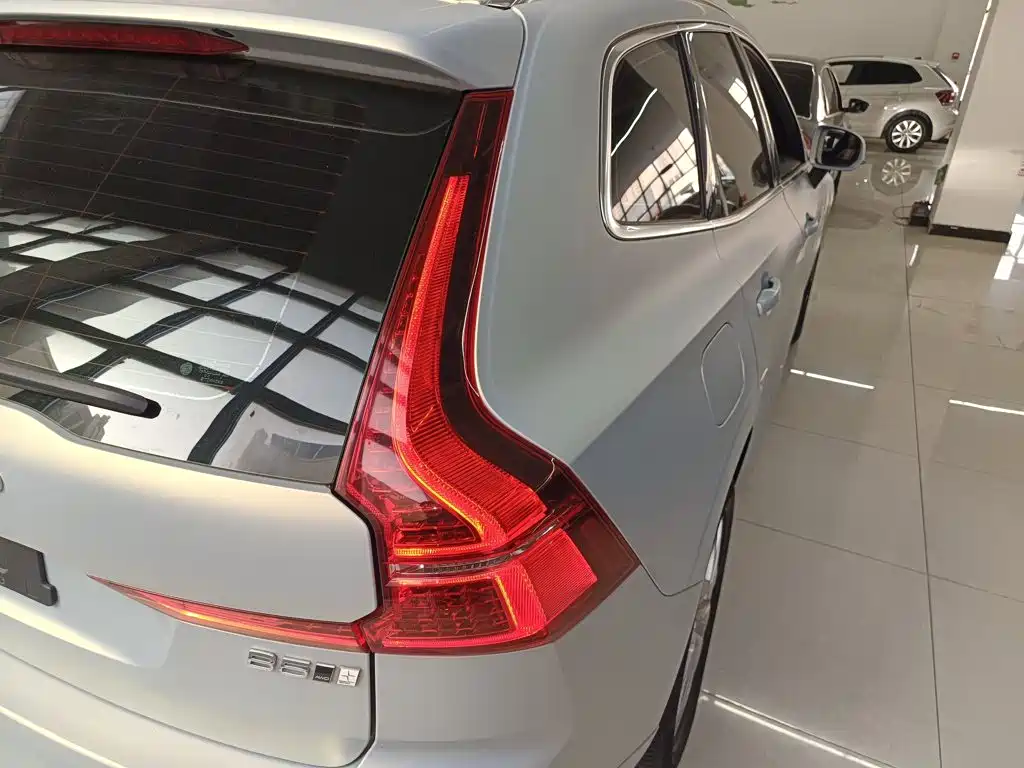 Volvo XC60 — фото 24