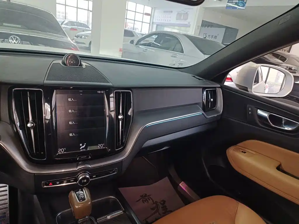 Volvo XC60 — фото 10