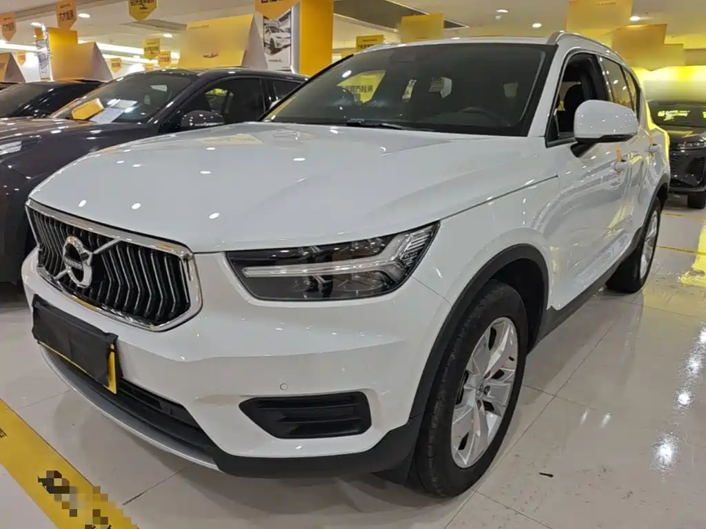 Volvo XC40 — фото 2
