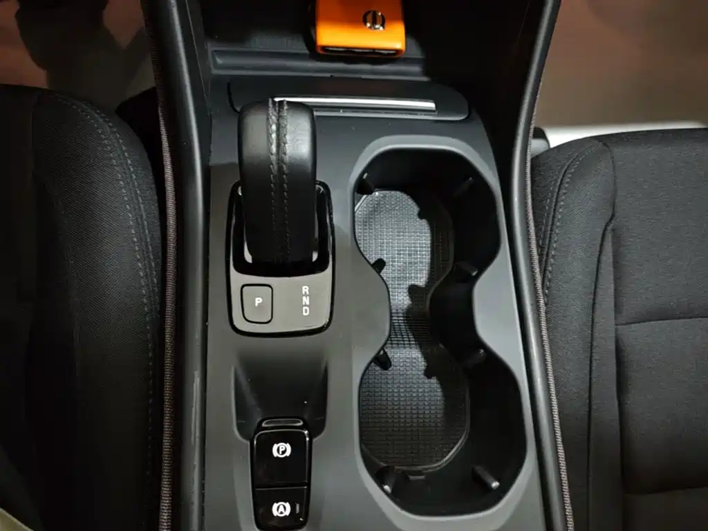 Volvo XC40 — фото 14