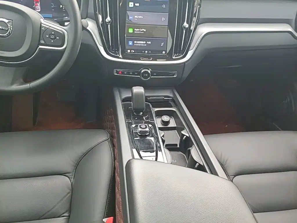 Volvo S60 — фото 14