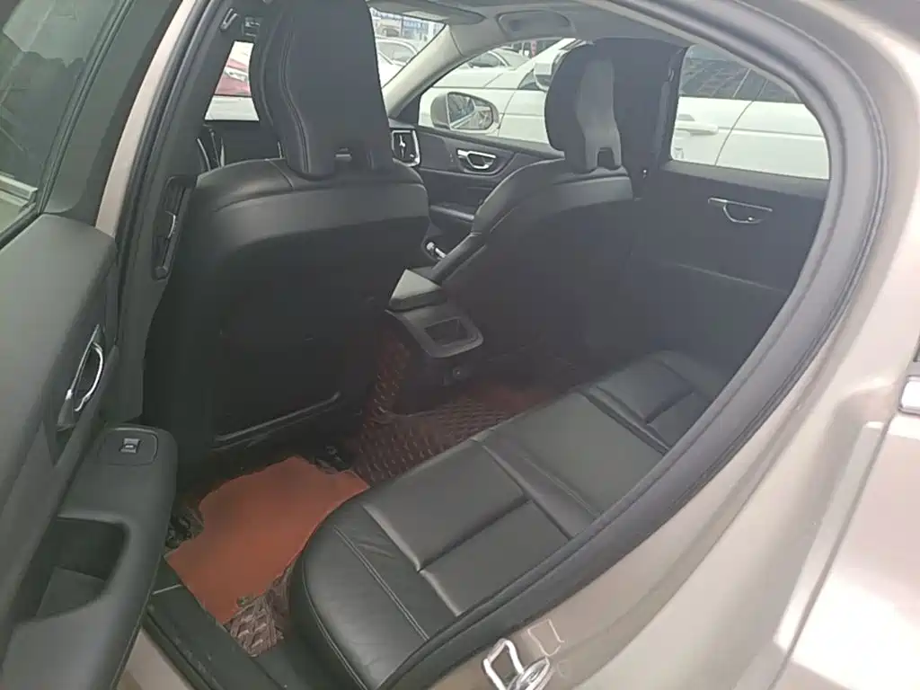 Volvo S60 — фото 17