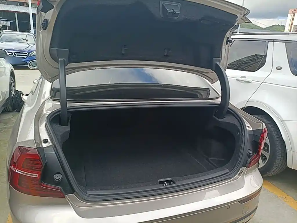 Volvo S60 — фото 19