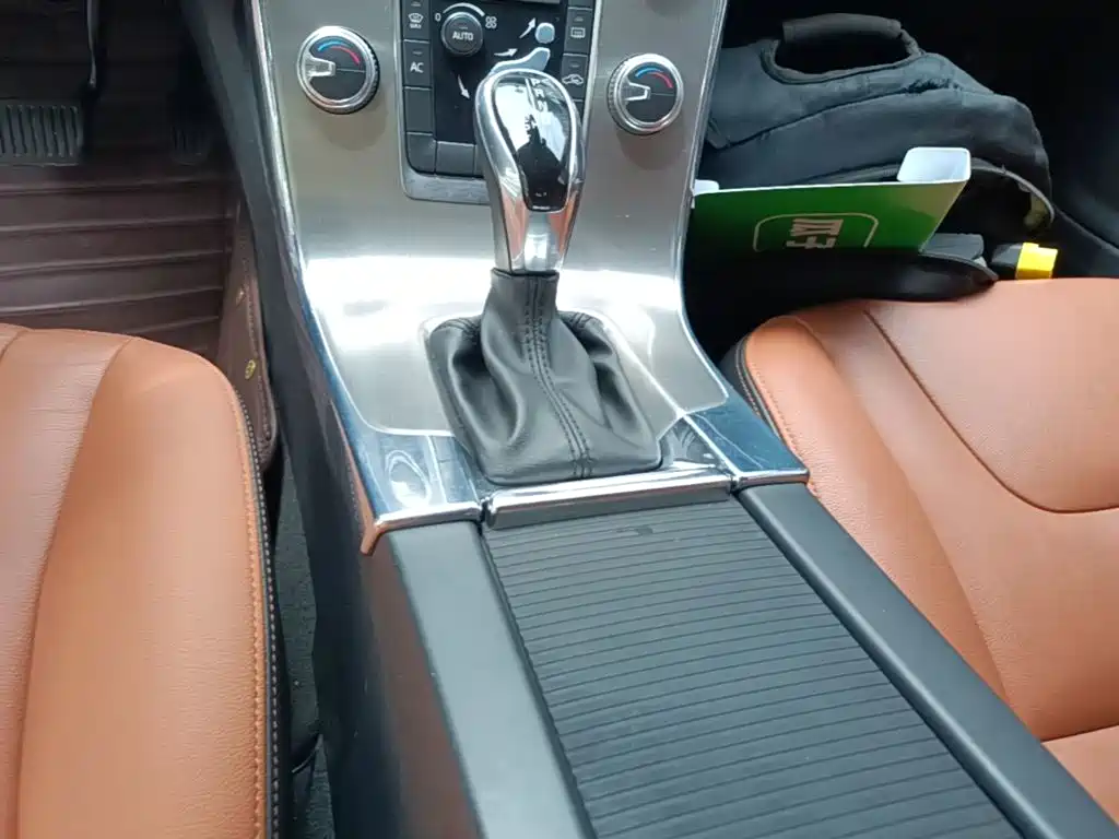 Volvo S60 — фото 14
