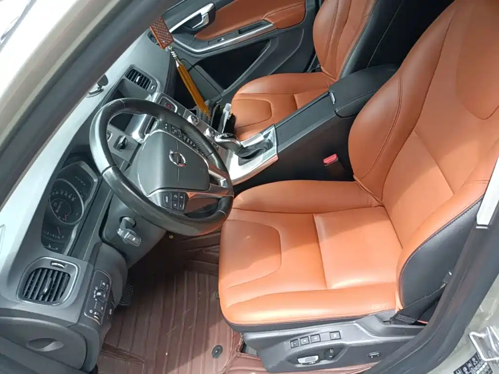 Volvo S60 — фото 15